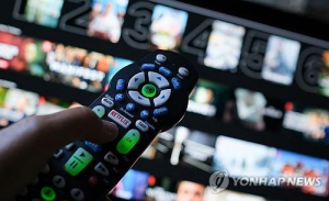 넷플릭스, 요금 또 올린다…기본 요금제 17.99달러로