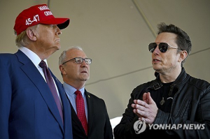 <b>머스크 백악관</b> '오벌 오피스' <b>방문</b> 중 "DOGE가 민주주의의 본질"