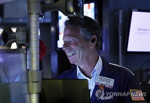 뉴욕증시, 고용 지표 호조에 S&P500·나스닥 또 사상 최고치 경신