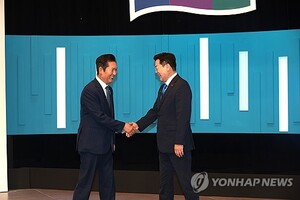 <b>정청래</b> "李대통령과 한 몸처럼" vs <b>박찬대</b> "과감하되 비공개로 <b>쓴소리</b>"