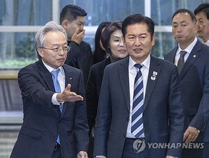 정청래 "<b>근로소득세 과세 표준 현실화</b> 면밀히 검토"