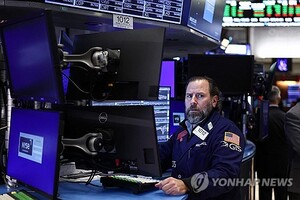뉴욕증시, 위험자산 회피 심리에 하락 출발