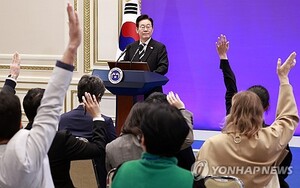 李대통령 "<b>상속세</b> 불합리한 측면 있지만 본질적 개편은 <b>고민</b> 못해"