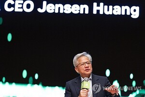 [월가 톡톡] 젠슨 황 "지속적 불안 느끼고, 하루 수천통 이메일 읽는다... - 뉴스 썸네일 이미지