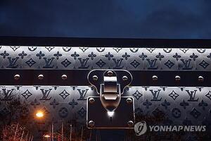 LVMH, 4분기 호실적에도 주가 7% 넘게 급락…