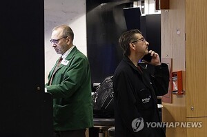 뉴욕증시, 유가 100달러 돌파에 하락 출발