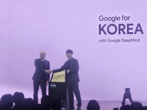 이세돌 재회한 구글 '알파고 아버지'…"한국 AI 잠재력 기대"