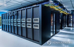 SKT-과기부, AI데이터센터 찾아 국산 NPU 활용 현장 점검