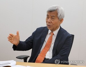 [8천피 시대]금융교육 1세대 강창희 "주식 비중 원칙 지켜야" - 뉴스 썸네일 이미지