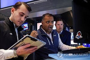 New York Stock Market Falls, Investors Tense as Semiconductor Stocks Plunge