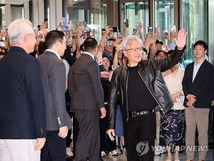 젠슨 황 네이버 방문이 변곡점…AI 커머스 앞당기나