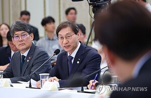 정부 업무보고에서 발언하는 김성주 국민연금공단 이사장