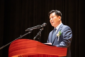 한국<b>가스공사</b> 홍의락 <b>사장 취임</b>…"AI 시대 경쟁력, 에너지에서 시작"