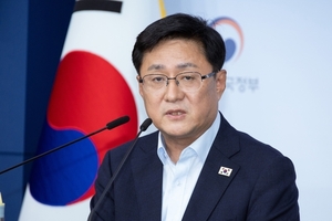 [기후부 <b>업무보고</b>] <b>김성환</b> "호남 반도체에 신규 LNG발전소 검토"