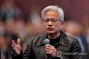 젠슨 황, AI 우려에 "새로운 규제 필요 없어…혁신·안전 동시 달성 가능"