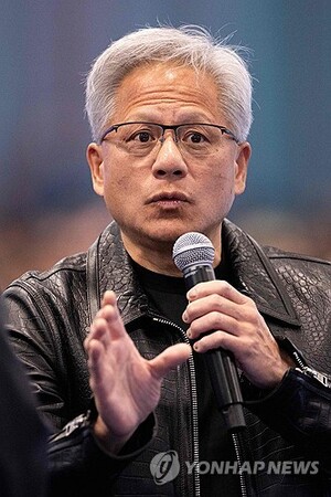 젠슨 황 "AI로 2030년에 인류가 멸망하는 일은 없을 것"