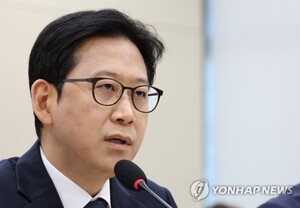 배경훈 부총리, '美 AI 속도조절론'에 "이율배반적…투자 부담 느낀듯"