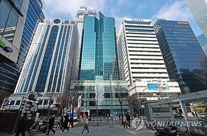 "고객 마음을 훔쳐라"...온·오프 넘나드는 증권가 MTS '전면전' - 뉴스 썸네일 이미지