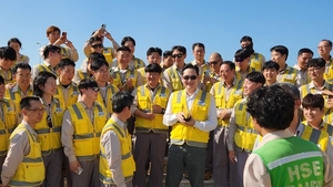 Samsung’s Lee Sends Gifts to Staff in Nine Middle Eastern Countries